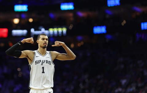 开云APP-三分15中8！米奇：文班投篮动作自律性很好 让对手防守变得很难