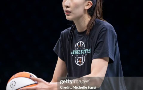 开云下载-时隔三年重返WNBA！韩旭首秀斩全场最高20分，难阻自由人季前赛落败|纽约自由人|纽约|印第安纳狂热|印第安纳|北京女篮_新浪体育_新浪新闻