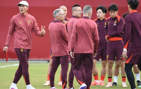 开云下载-专访邵佳一：像造房子一样打造国足 会看状态选人